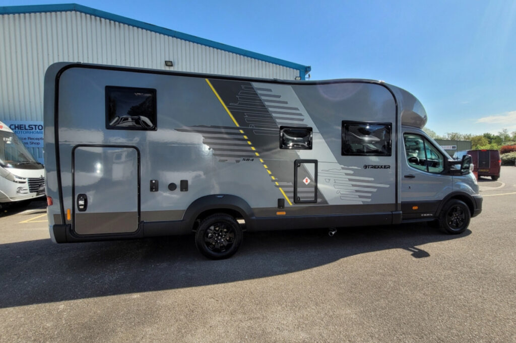 75D3A6 03 Swift Trekker584 RDSE83606