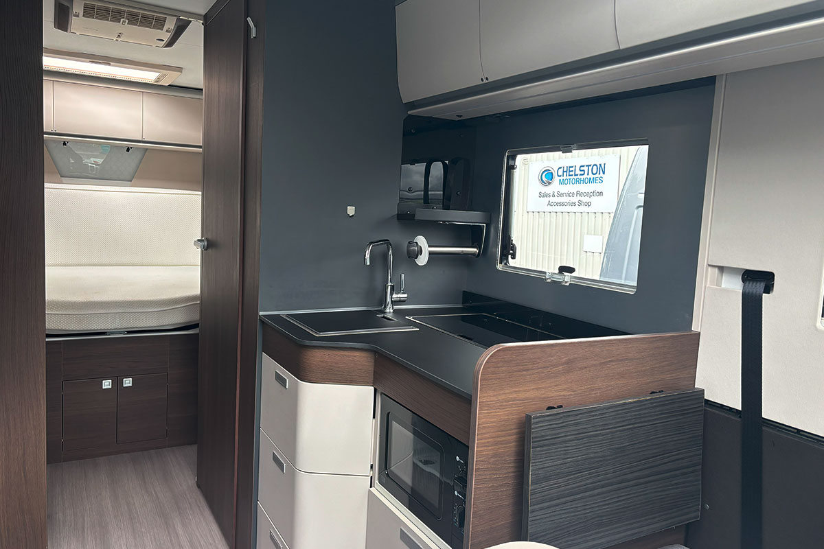 22D983A 09 2021 Adria Coral Supreme 670 DC 