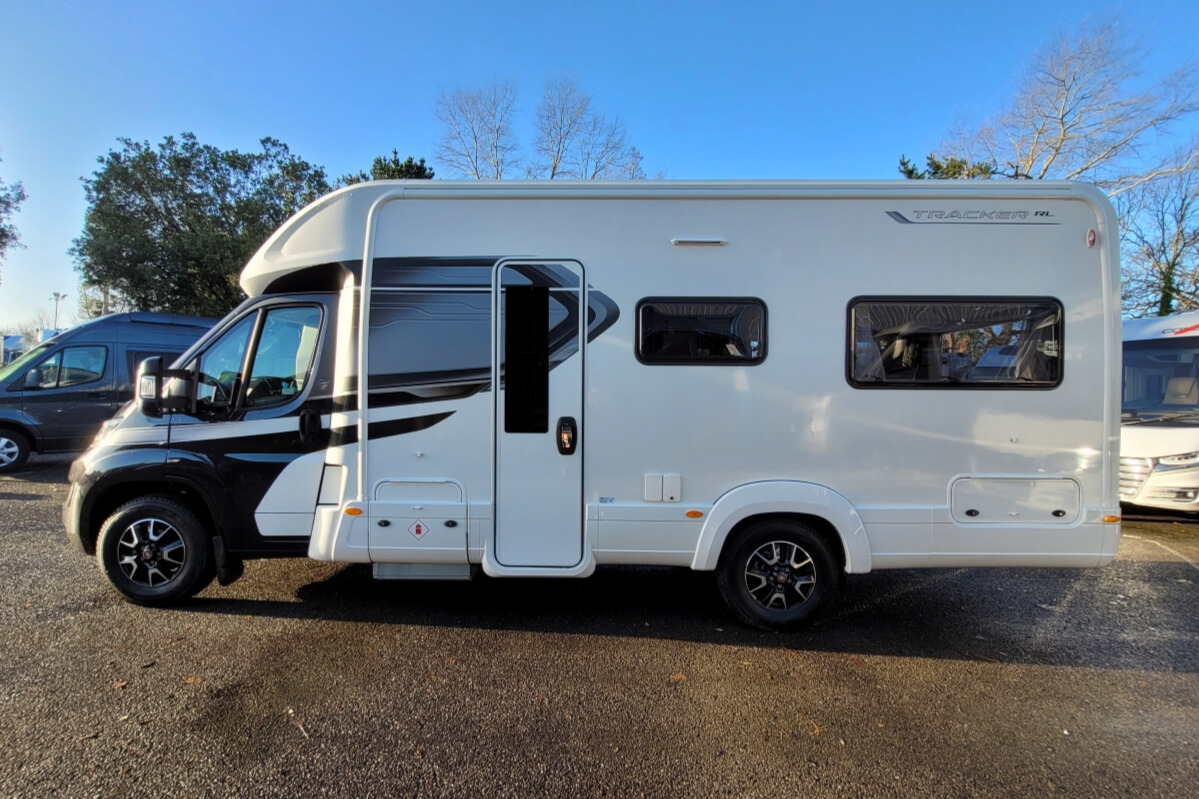 28A3316 06 Autotrail TrackerRL WJ24VHA