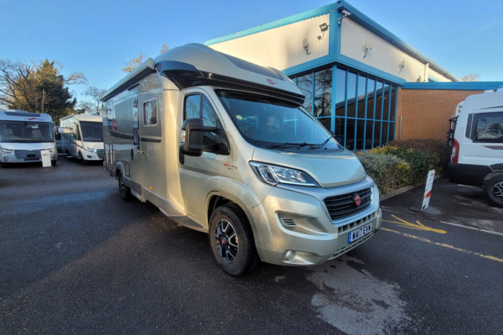 29492AE_01-Burstner-IxeoIT728G-WA17EVM.jpg
