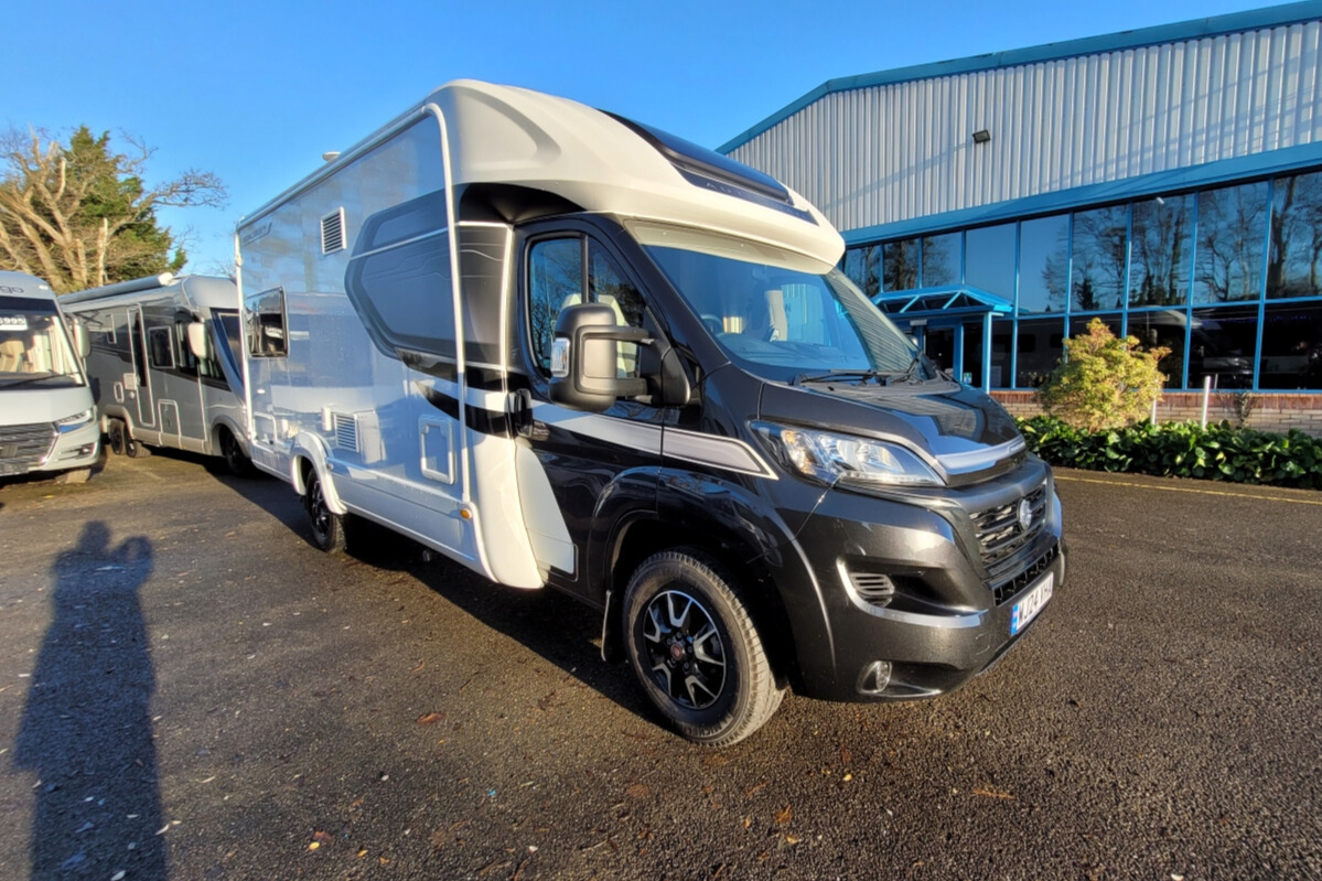 28A3316 01 Autotrail TrackerRL WJ24VHA