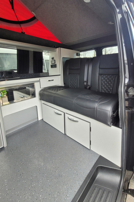77B7D2 15 Volkswagen TransporterT28 GL18LRY