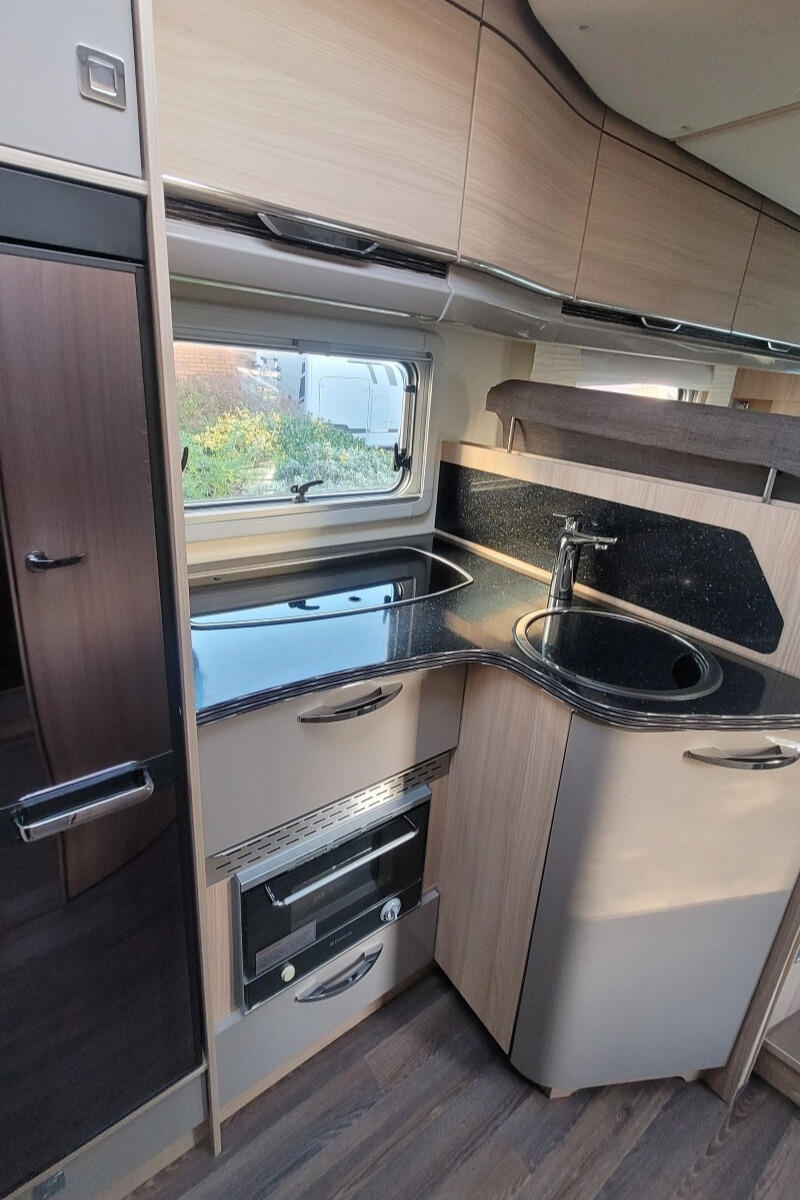29492AE 18 Burstner IxeoIT728G WA17EVM