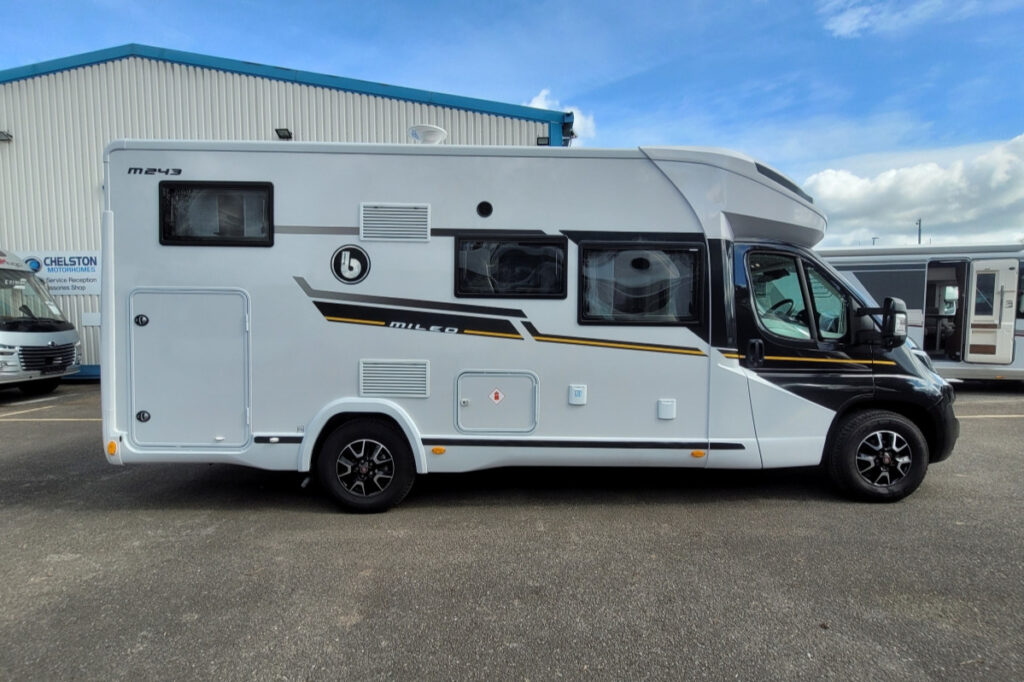 2B98FBA 02 Benimar Mileo243 PF25FDM