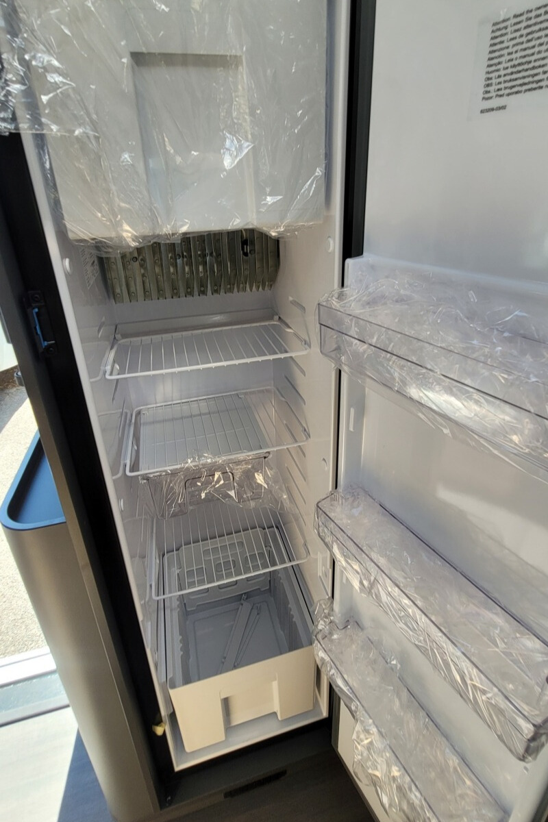 73CA7A 25 Adria Matrix670SL60th SMB08066