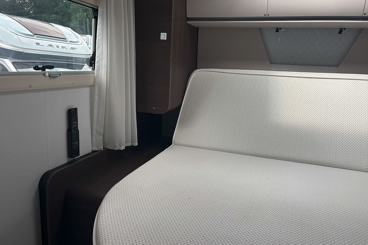 22D983A 19 2021 Adria Coral Supreme 670 DC 