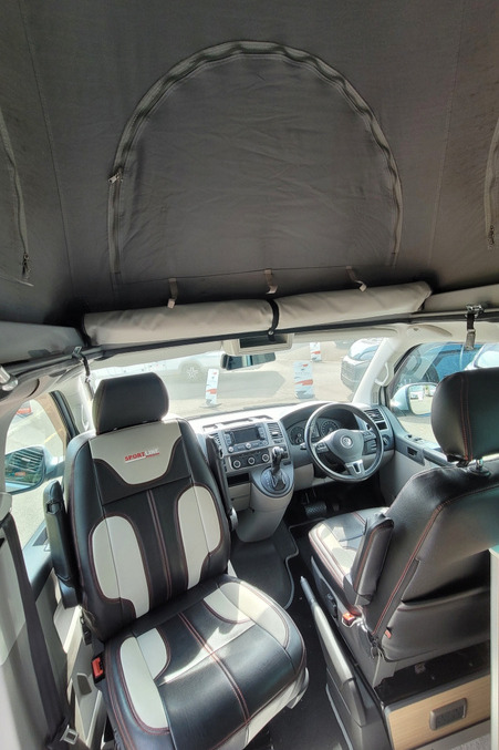 77C76E 10 Volkswagen Uberbus T5VCG