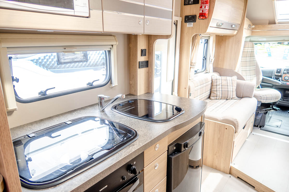 704CD2 12 2019 Elddis Raphael YJ19FCC