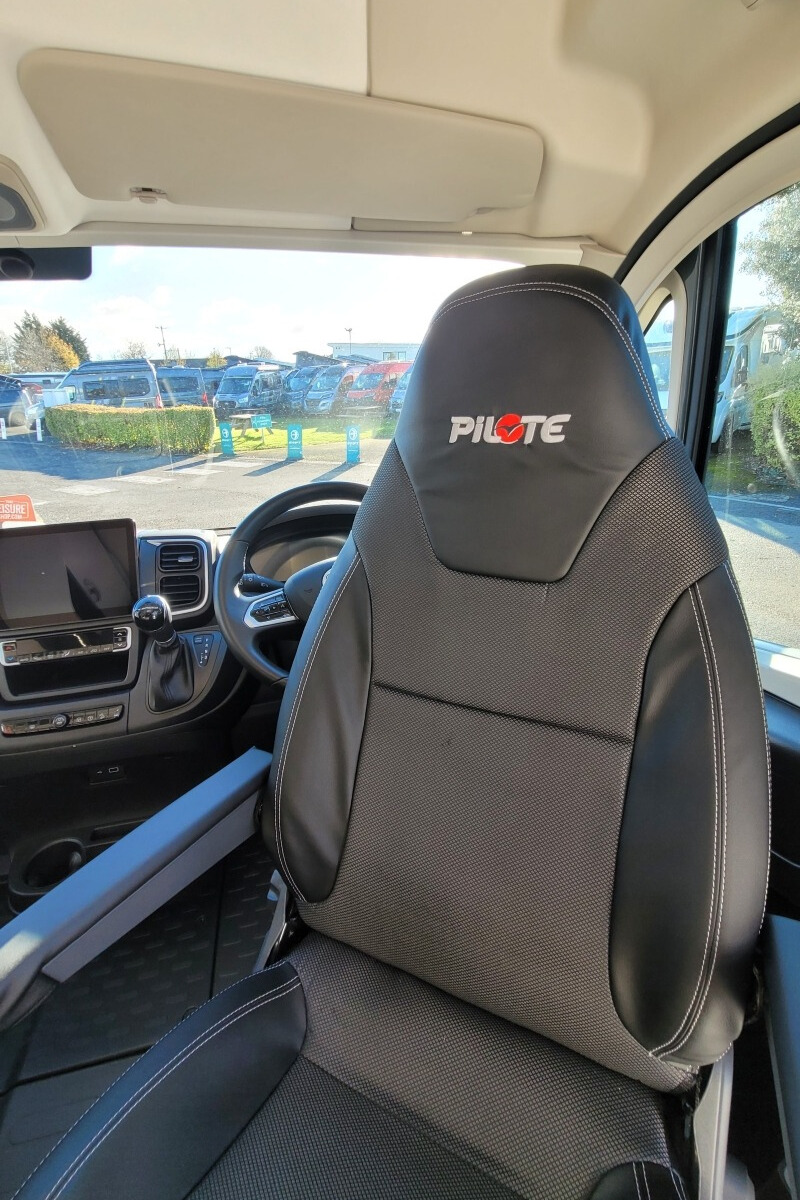 769696 11 Pilote V633M WK73BBN