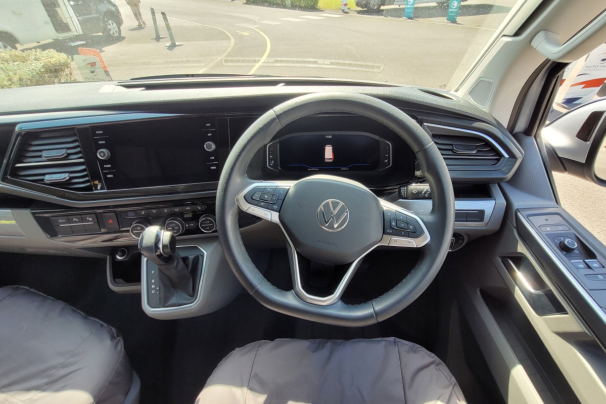 781946 10 Volkswagen CaliforniaOcean GU23DXV