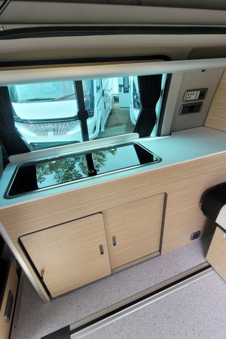 77C76E 13 Volkswagen Uberbus T5VCG