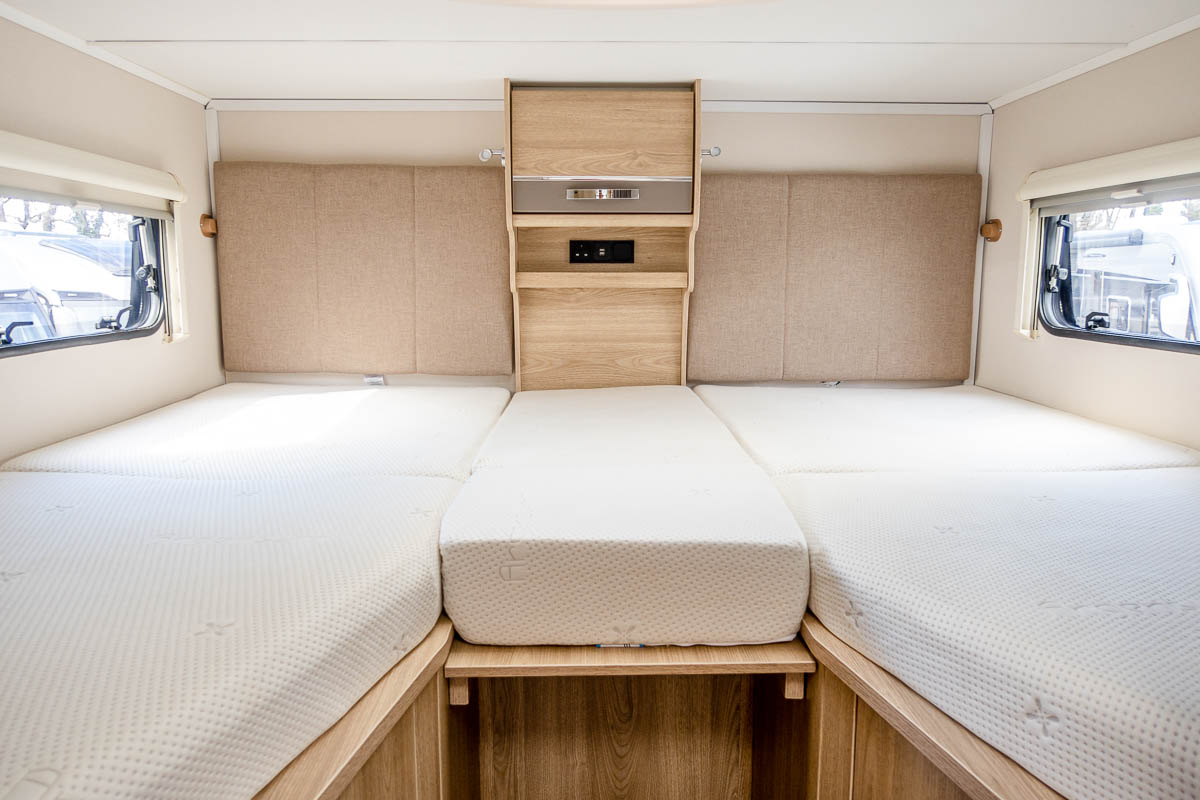 704CD2 16 2019 Elddis Raphael YJ19FCC