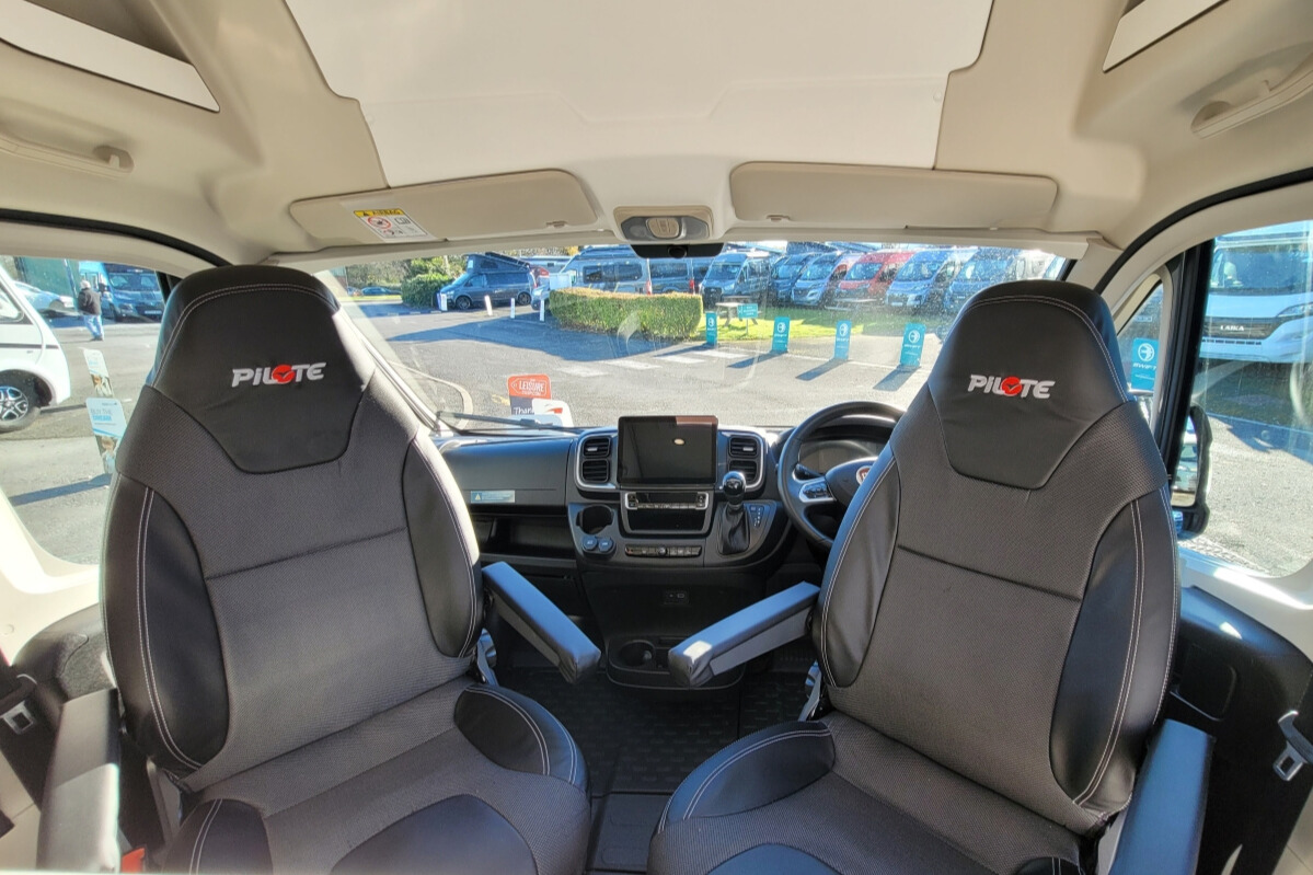 769696 12 Pilote V633M WK73BBN