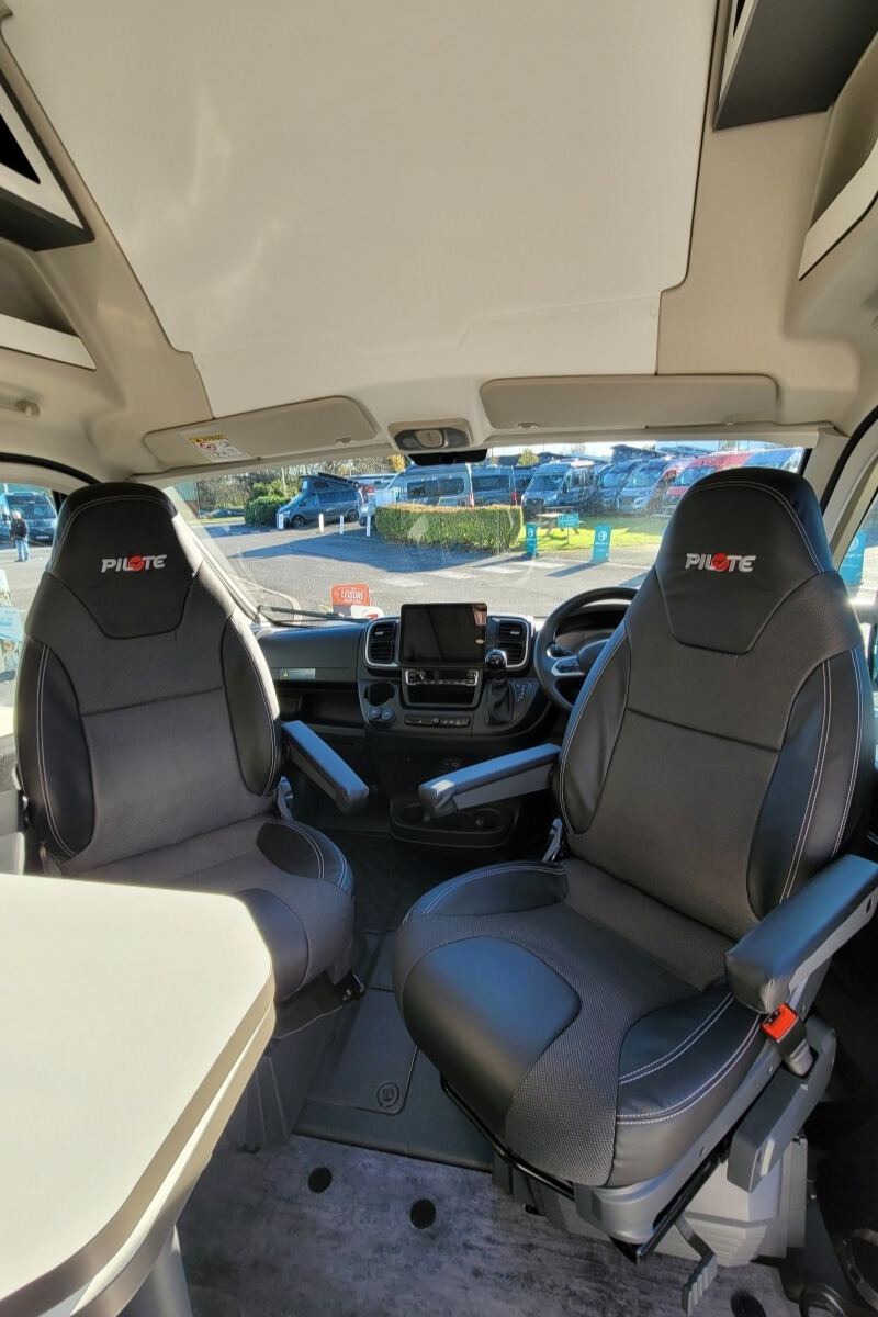 769696 13 Pilote V633M WK73BBN