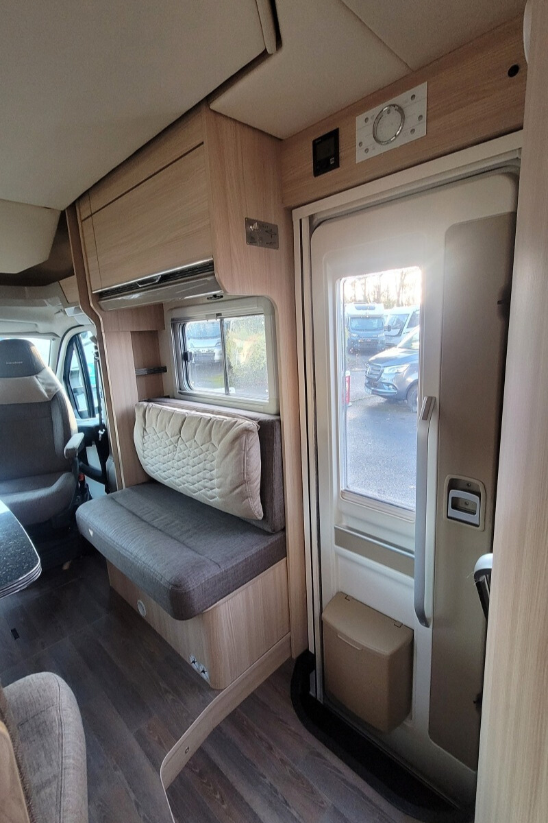 29492AE 17 Burstner IxeoIT728G WA17EVM