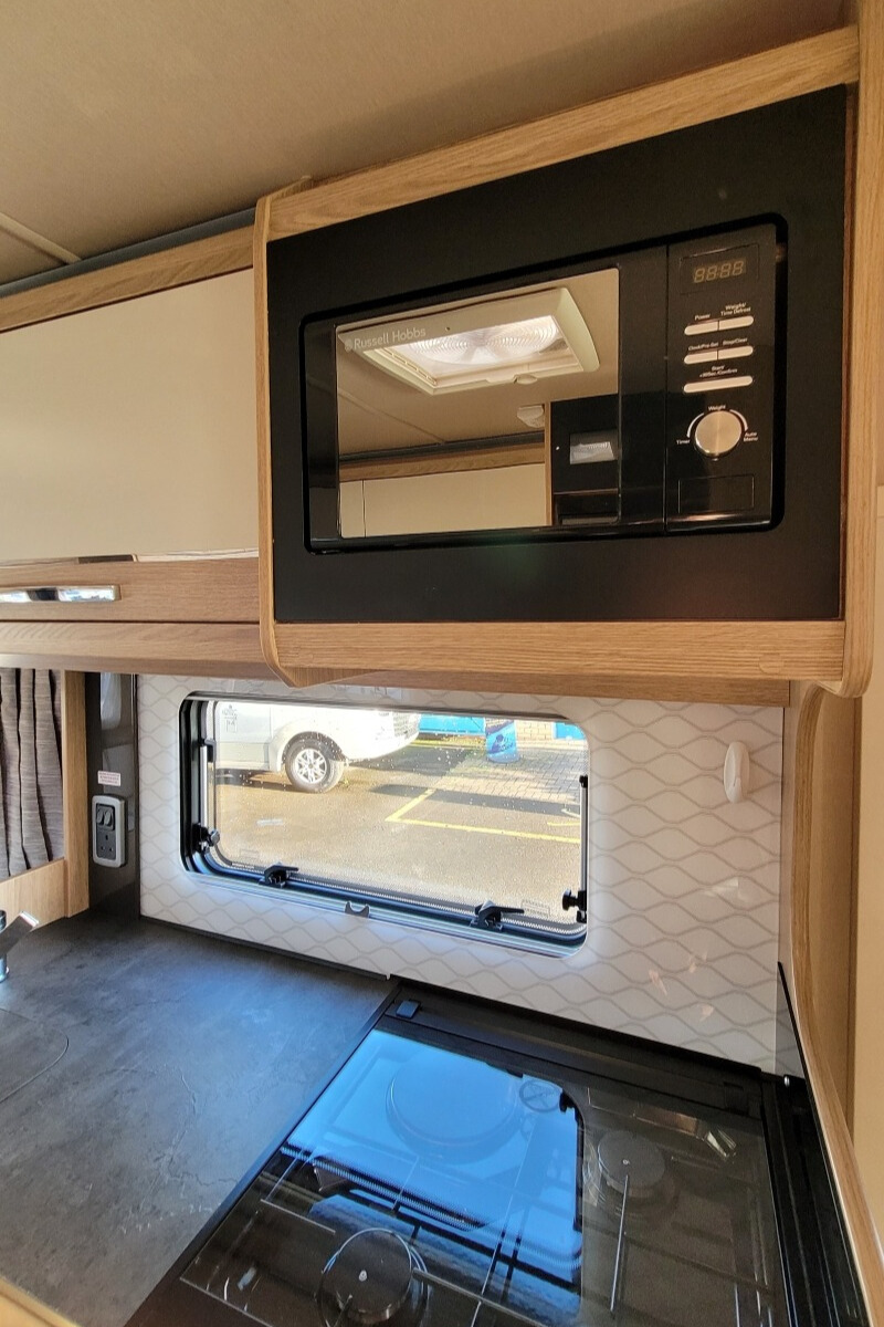 28A3316 17 Autotrail TrackerRL WJ24VHA