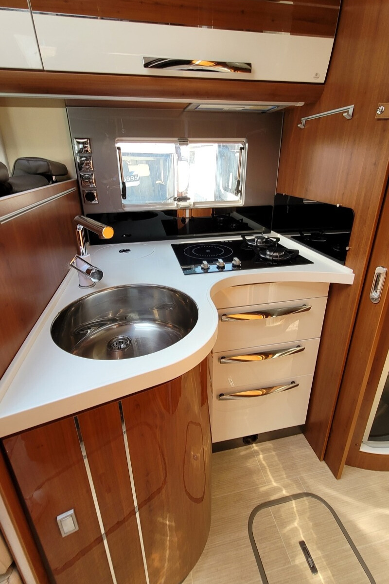 75B142 14 Mobilvetta KYacht85 PE68FPC