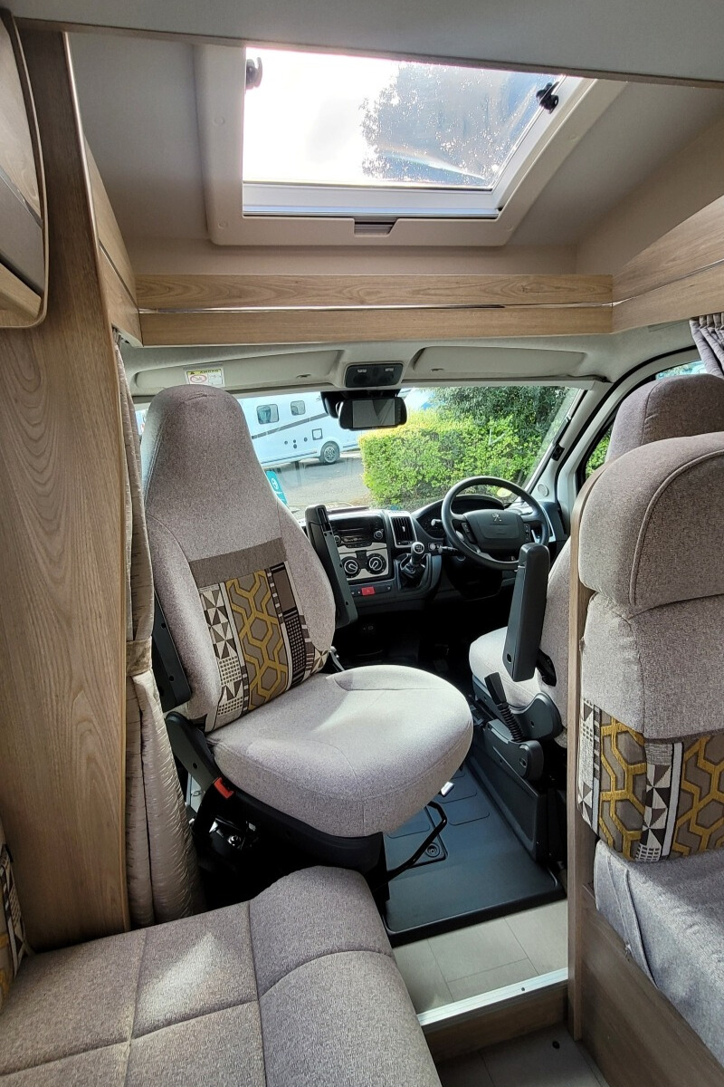 75FFB6 10 Elddis Evolution196 FX68XAF