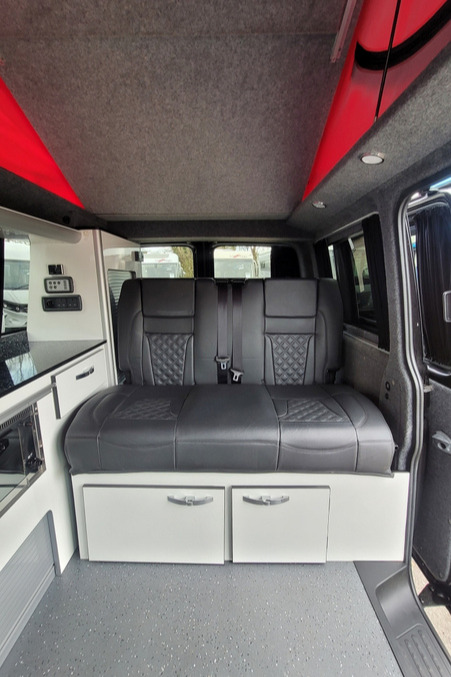 77B7D2 16 Volkswagen TransporterT28 GL18LRY