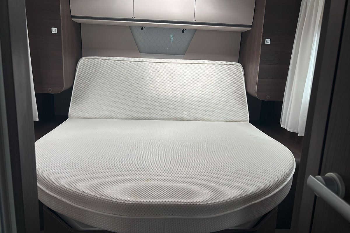 22D983A 17 2021 Adria Coral Supreme 670 DC 