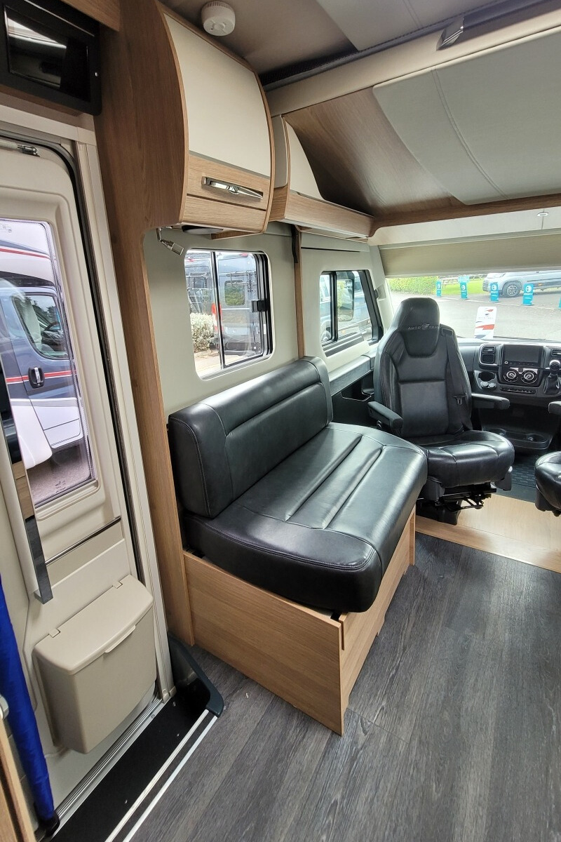 26D857A 15 Autotrail GF80 DU24UCW