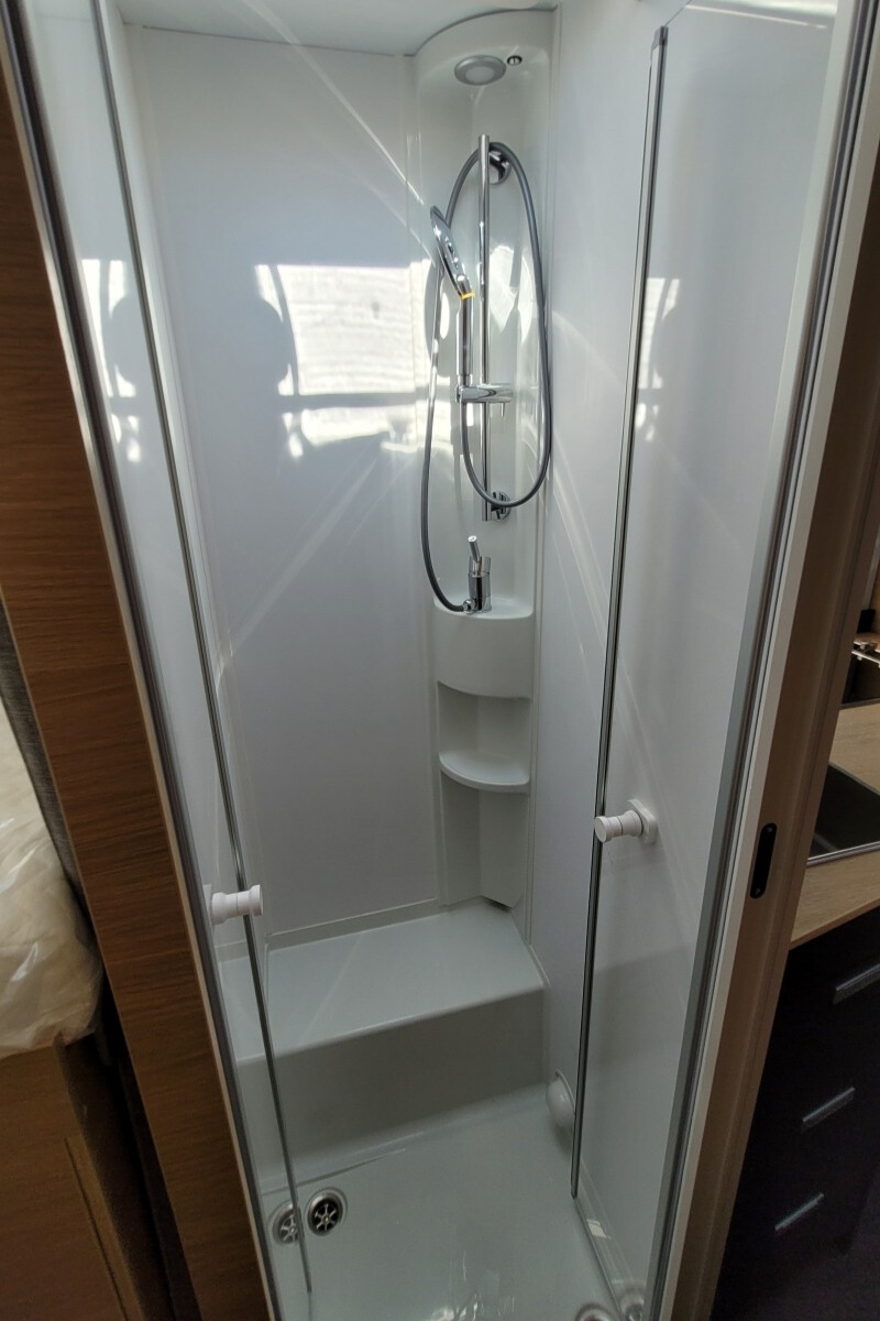 73CA7A 28 Adria Matrix670SL60th SMB08066