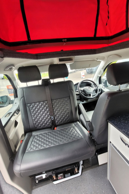 77B7D2 11 Volkswagen TransporterT28 GL18LRY
