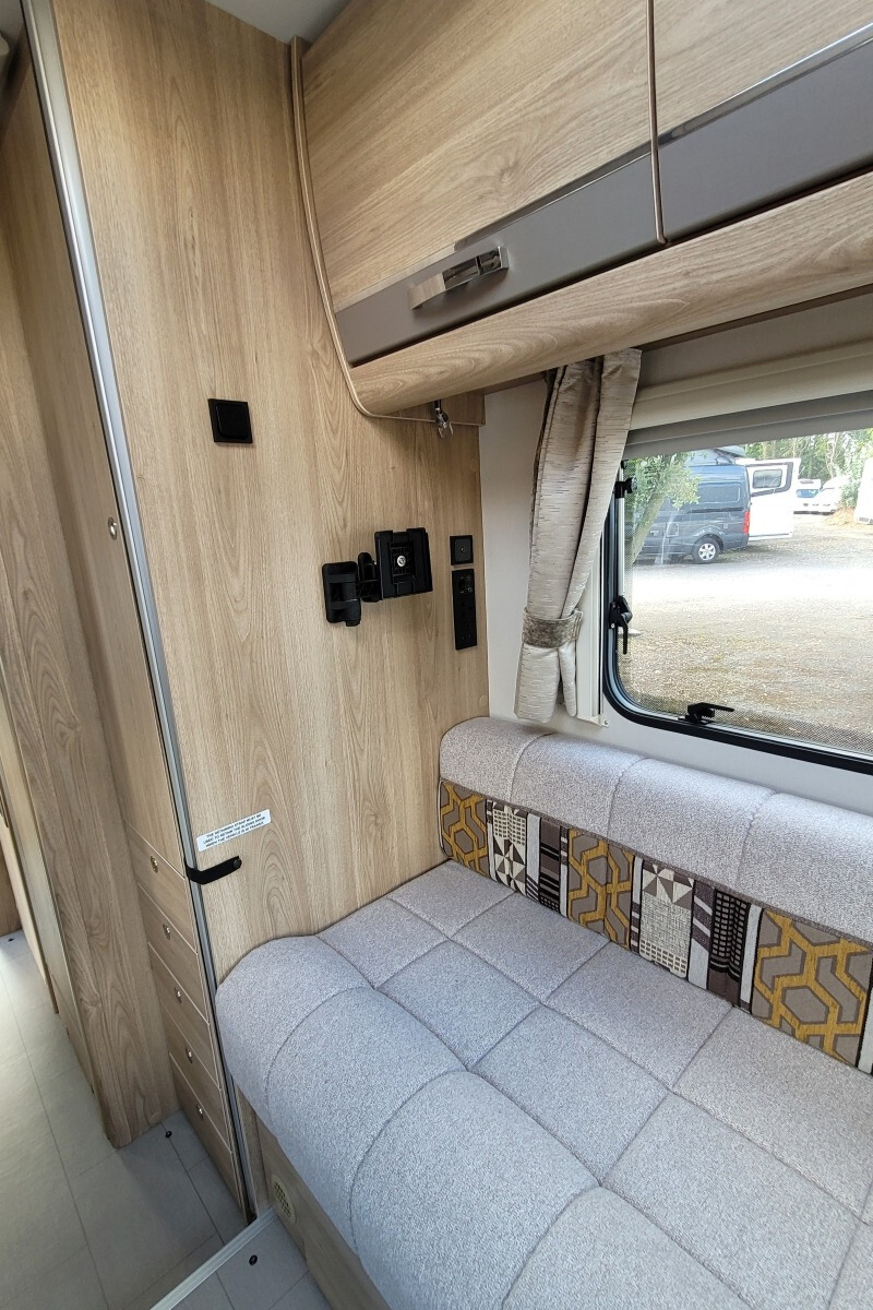 75FFB6 28 Elddis Evolution196 FX68XAF