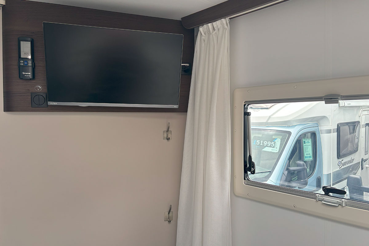 22D983A 20 2021 Adria Coral Supreme 670 DC 