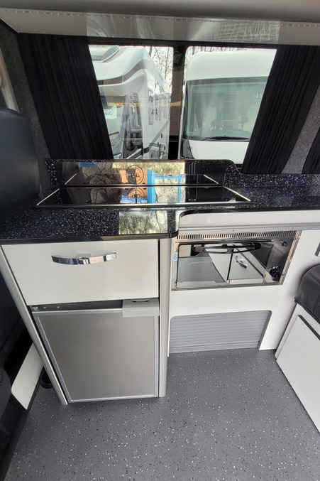 77B7D2 13 Volkswagen TransporterT28 GL18LRY