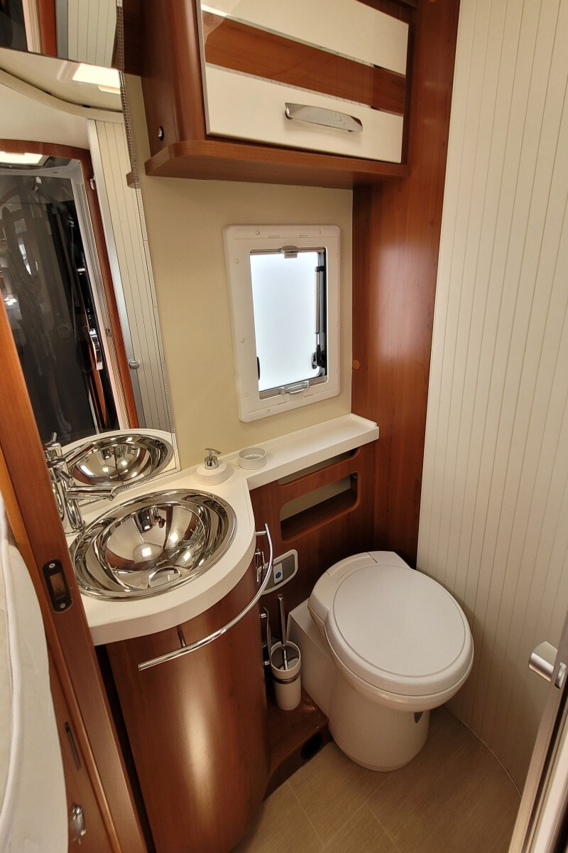 75B142 23 Mobilvetta KYacht85 PE68FPC