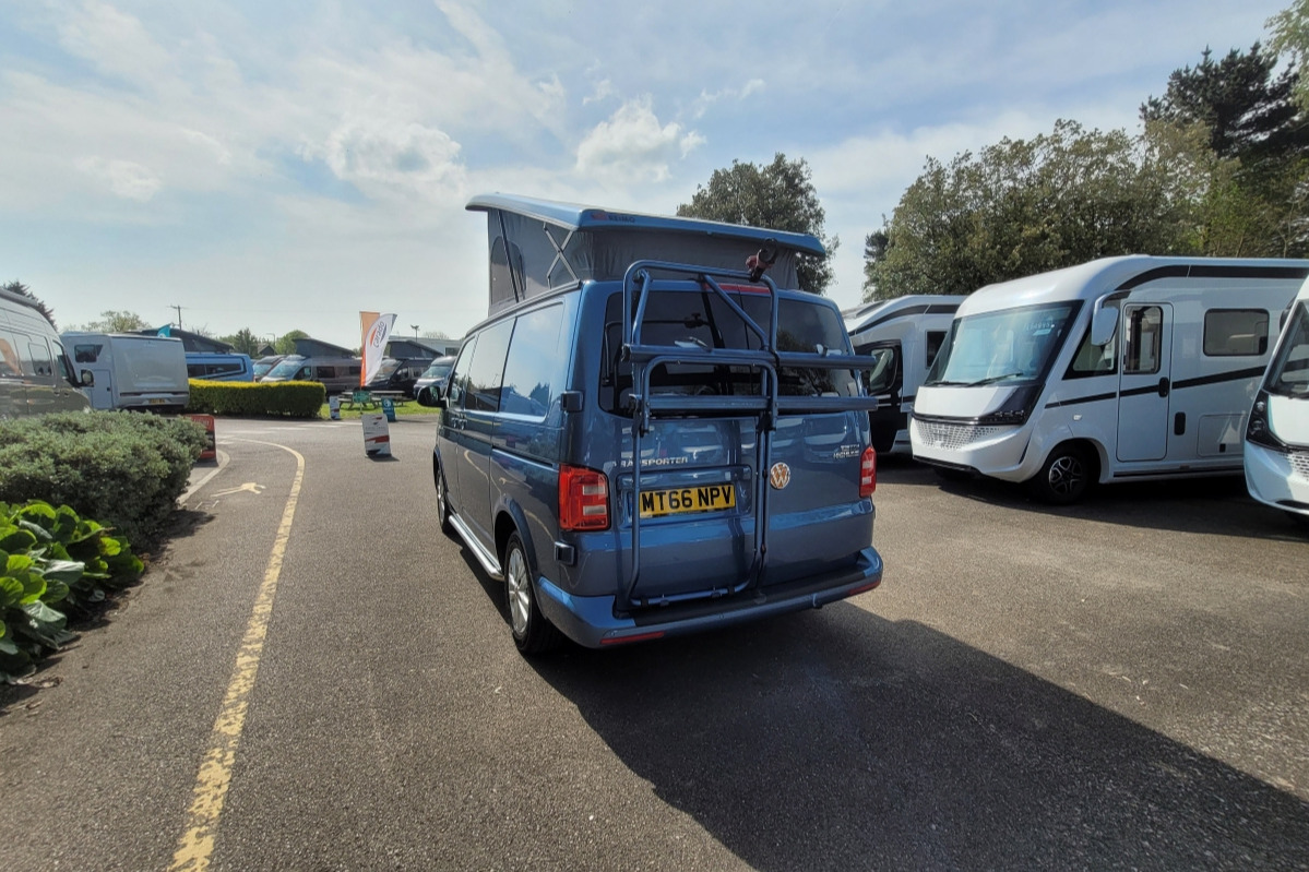 77D312 04 Volkswagen FunkyDubz MT66NPV