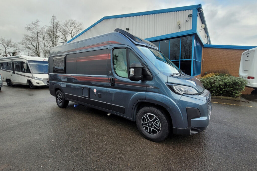 293111A 02 Autotrail VLine610SE SG064073