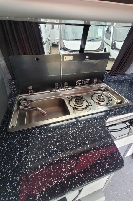 77B7D2 14 Volkswagen TransporterT28 GL18LRY