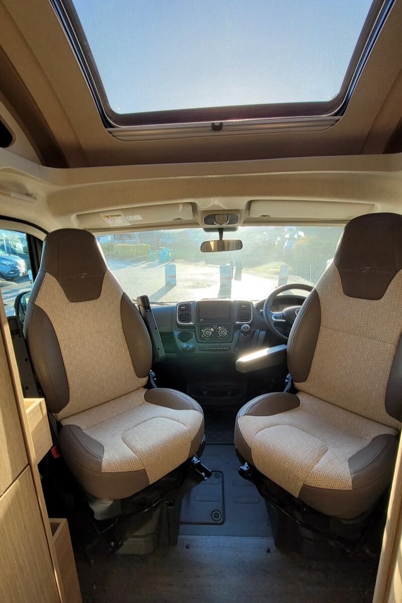 28A3316 11 Autotrail TrackerRL WJ24VHA