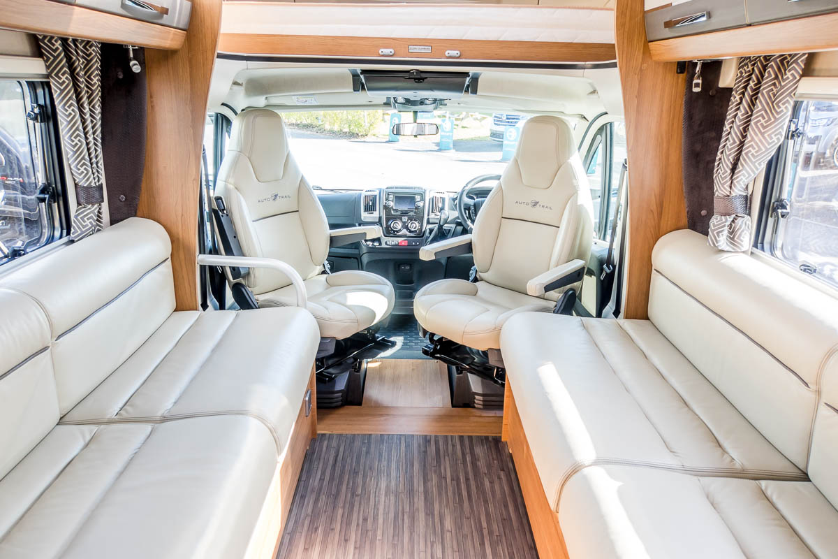 738C76 09 2019 Autotrail Comanche LC19YVV