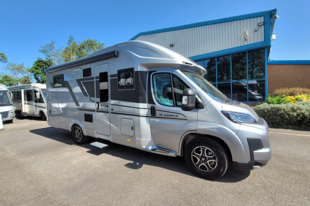 76B3C6 02 Adria MatrixSupreme670DC TMC45365
