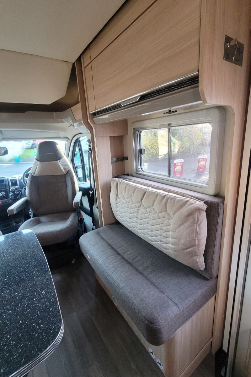 29492AE 11 Burstner IxeoIT728G WA17EVM