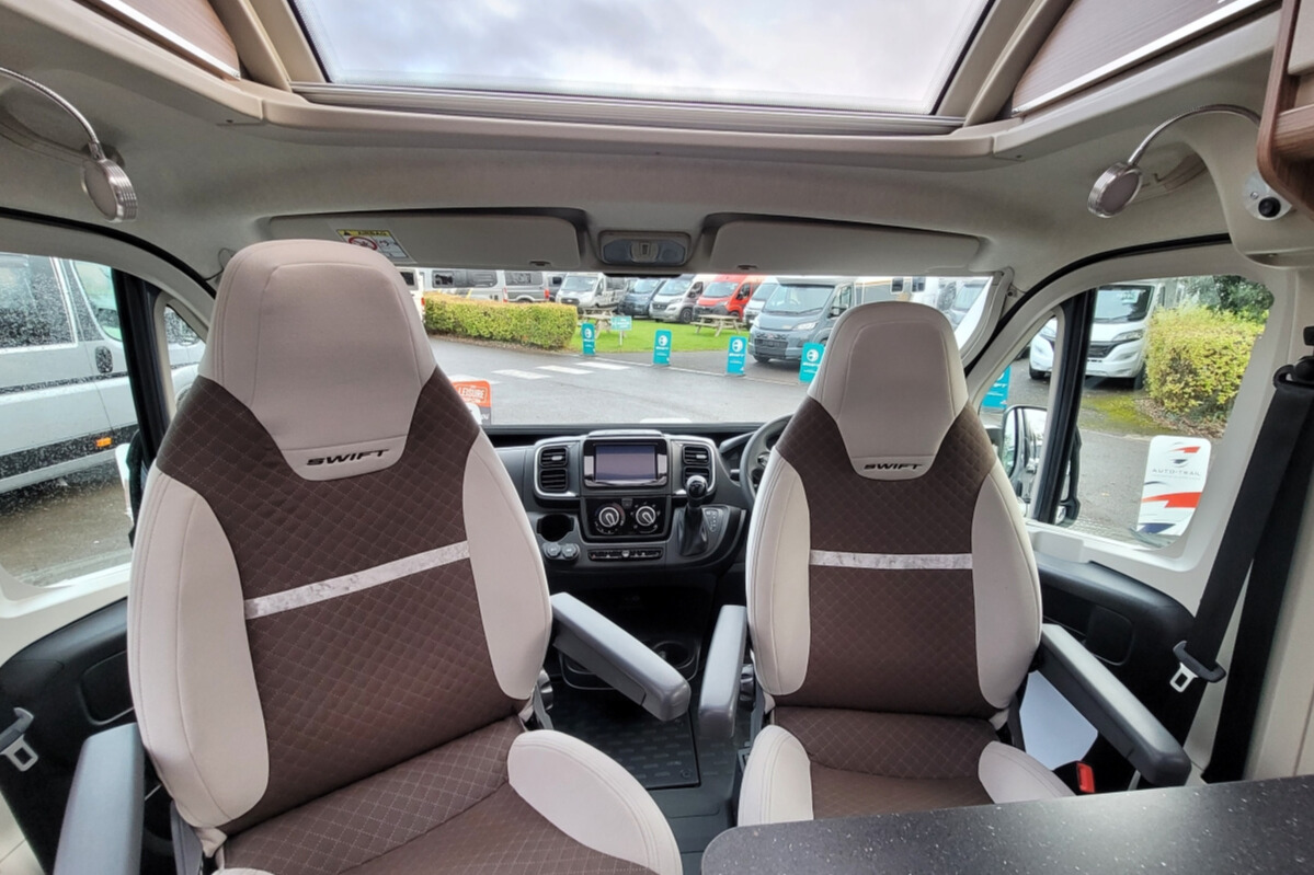 76C31A 11 Swift Select164 WJ23XSX