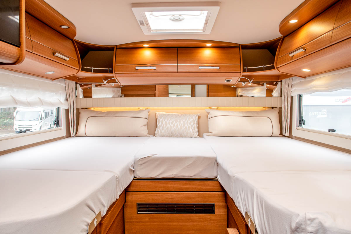 6D2AE2 25 2017 Carthago Chic.cline5 .9XL WJ71ZJX