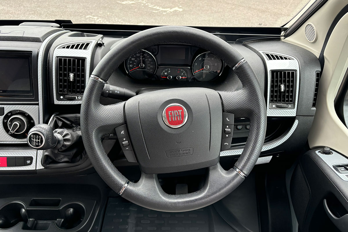71A69A 05 2021 Rapido V65 XL 