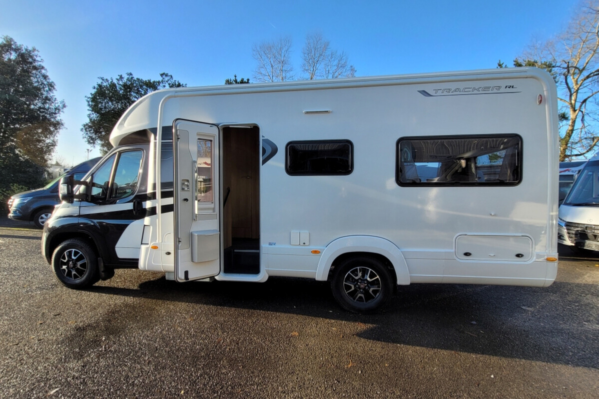 28A3316 07 Autotrail TrackerRL WJ24VHA
