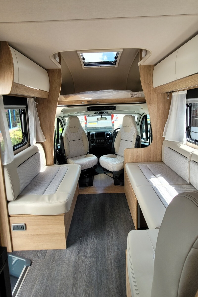 1E9757A 18 Autotrail Imala736G R2Z65802