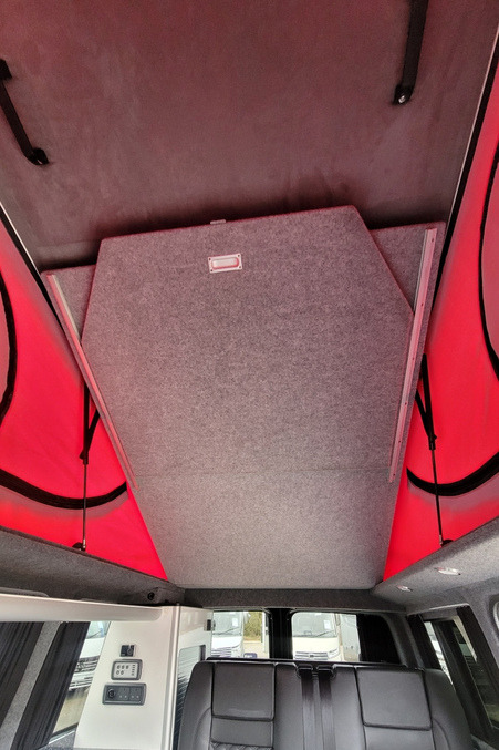 77B7D2 17 Volkswagen TransporterT28 GL18LRY