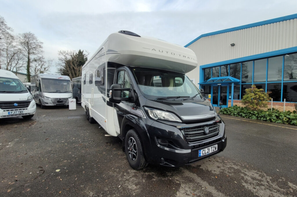 771366_01-Autotrail-Comanche-CL21TZW.jpg
