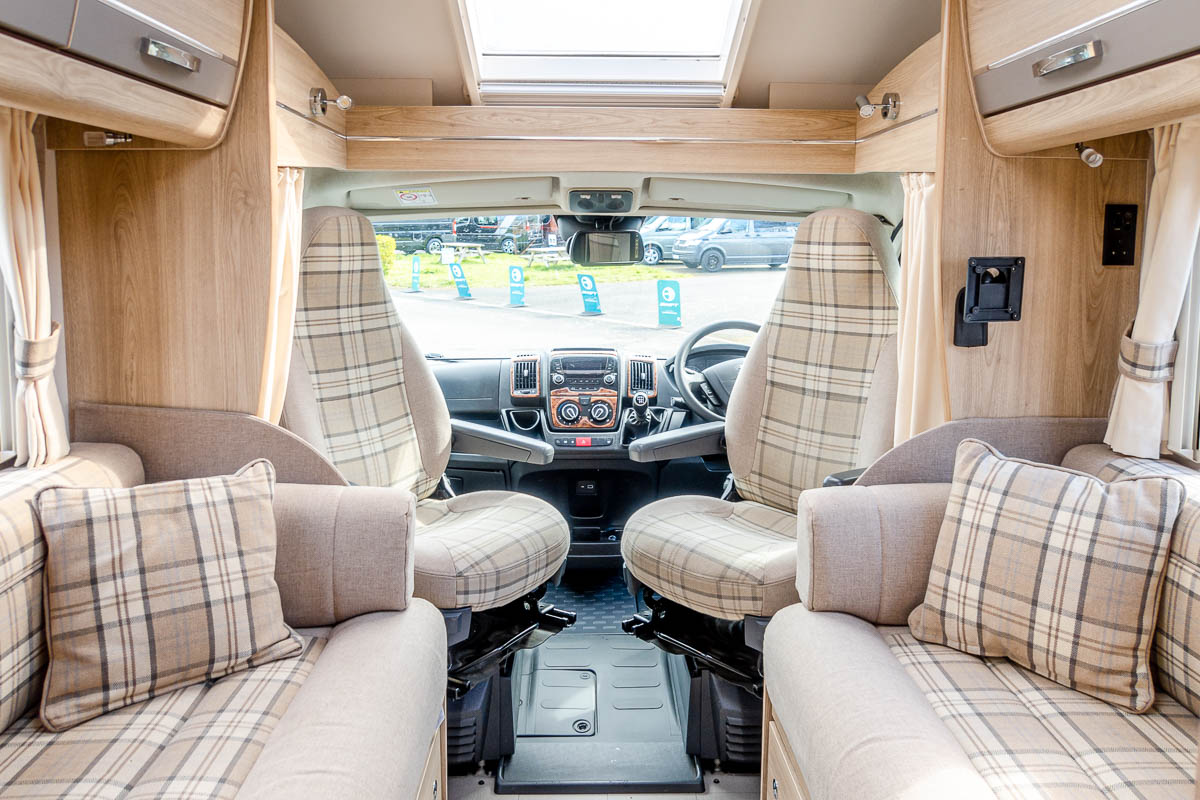 704CD2 07 2019 Elddis Raphael YJ19FCC