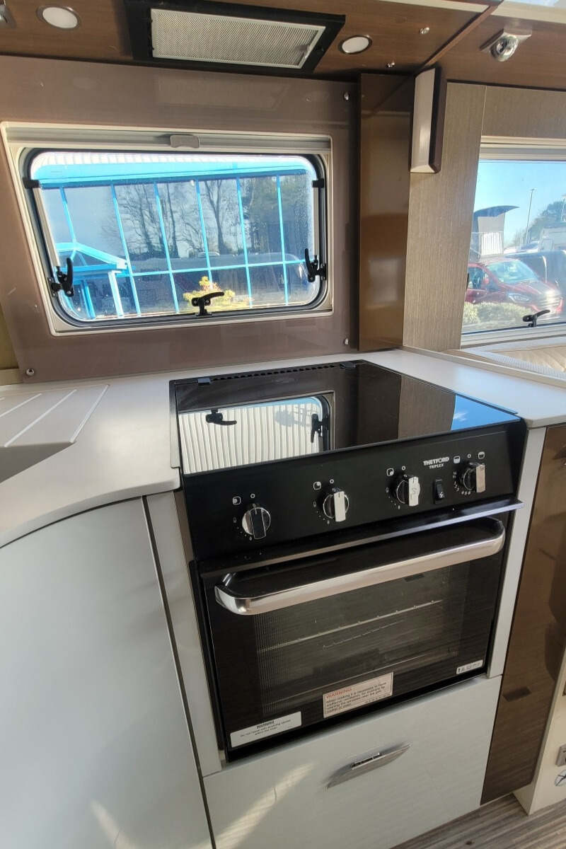 29490E6 21 Burstner EleganceI920G WR73VSY
