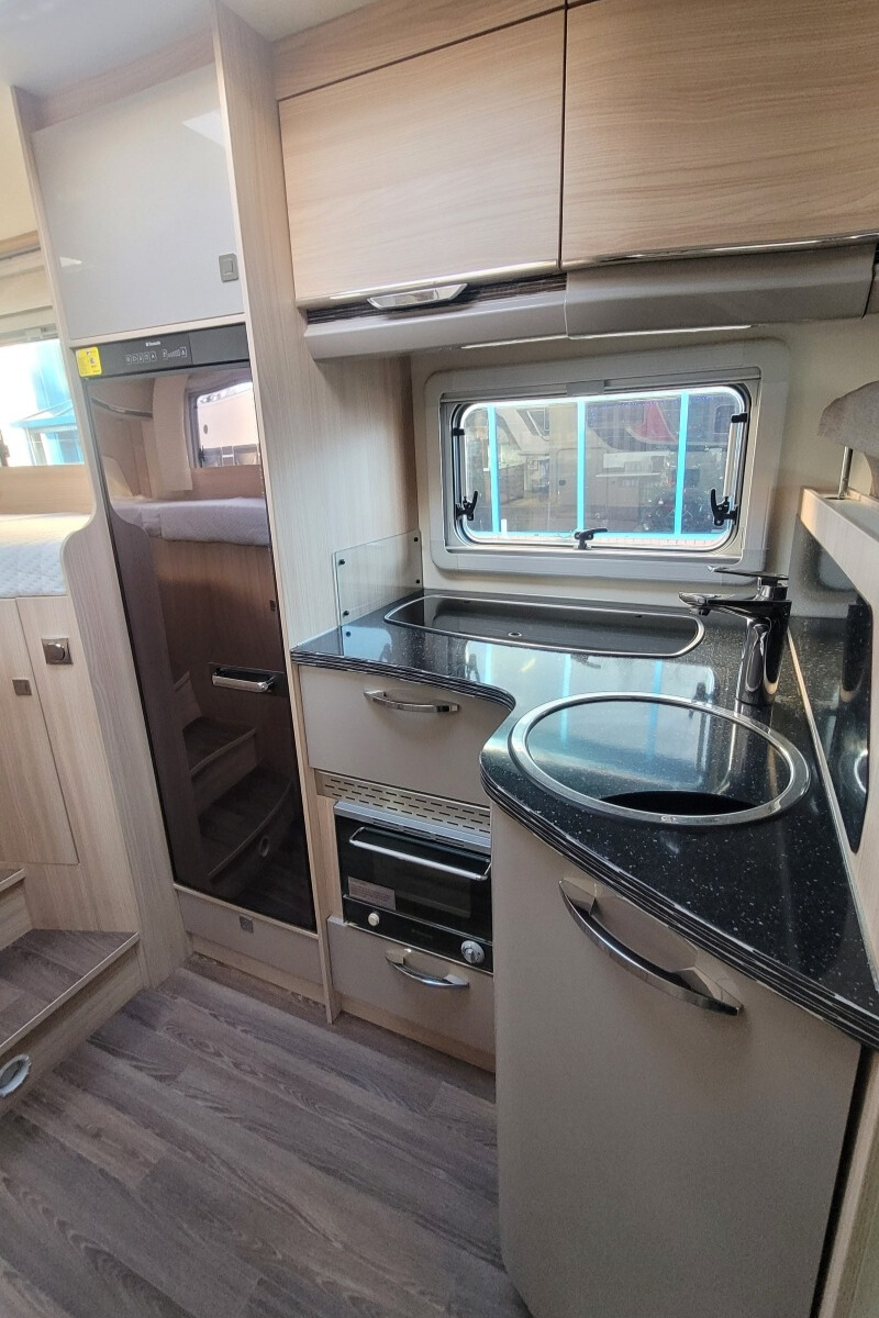 29492AE 20 Burstner IxeoIT728G WA17EVM
