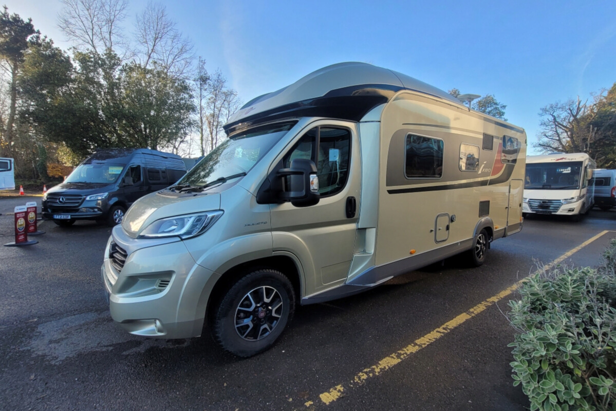 29492AE 05 Burstner IxeoIT728G WA17EVM
