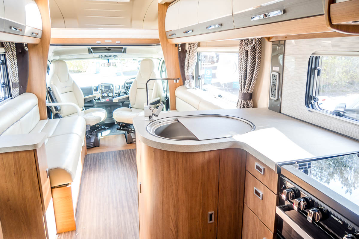 738C76 12 2019 Autotrail Comanche LC19YVV